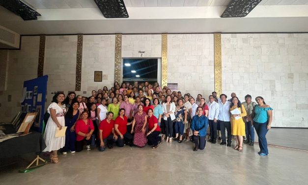 𝗔𝘂𝘁𝗼𝗿𝗶𝗱𝗮𝗱𝗲𝘀 𝗺𝘂𝗻𝗶𝗰𝗶𝗽𝗮𝗹𝗲𝘀 𝘆 𝗮𝗰𝗮𝗱é𝗺𝗶𝗰𝗮𝘀 𝗽𝗿𝗲𝘀𝗶𝗱𝗲𝗻 𝗹𝗮 𝗽𝗼𝗻𝗲𝗻𝗰𝗶𝗮: «𝗟𝗮 𝗘𝗱𝘂𝗰𝗮𝗰𝗶ó𝗻 𝗣𝗿𝗲𝗲𝘀𝗰𝗼𝗹𝗮𝗿 𝗲𝗻 𝗹𝗼𝘀 𝗮𝗹𝗯𝗼𝗿𝗲𝘀 𝗱𝗲𝗹 𝘀𝗶𝗴𝗹𝗼 𝗫𝗫».