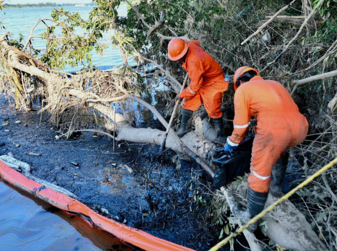 La huella del derrame de Pemex agudiza la emergencia en comunidades de Veracruz
