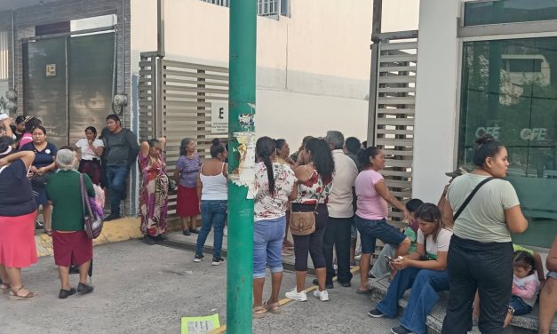 COLONOS TOMAN OFICINAS DE CFE DE 20 DE NOVIEMBRE PARA EXIGIR MEDIDORES INDIVIDUALES