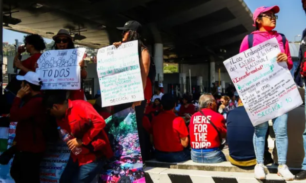CNTE BLOQUEA LA CASETA DE TLAPAN Y PROVOCA CAOS VIAL