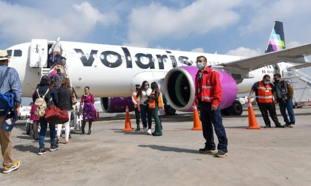 Los pilotos mexicanos protestan contra Volaris por la contratación de aviadores extranjeros