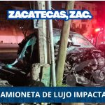 CAMIONETA DE LUJO IMPACTA CONTRA FACHADA DE EDIFICIO