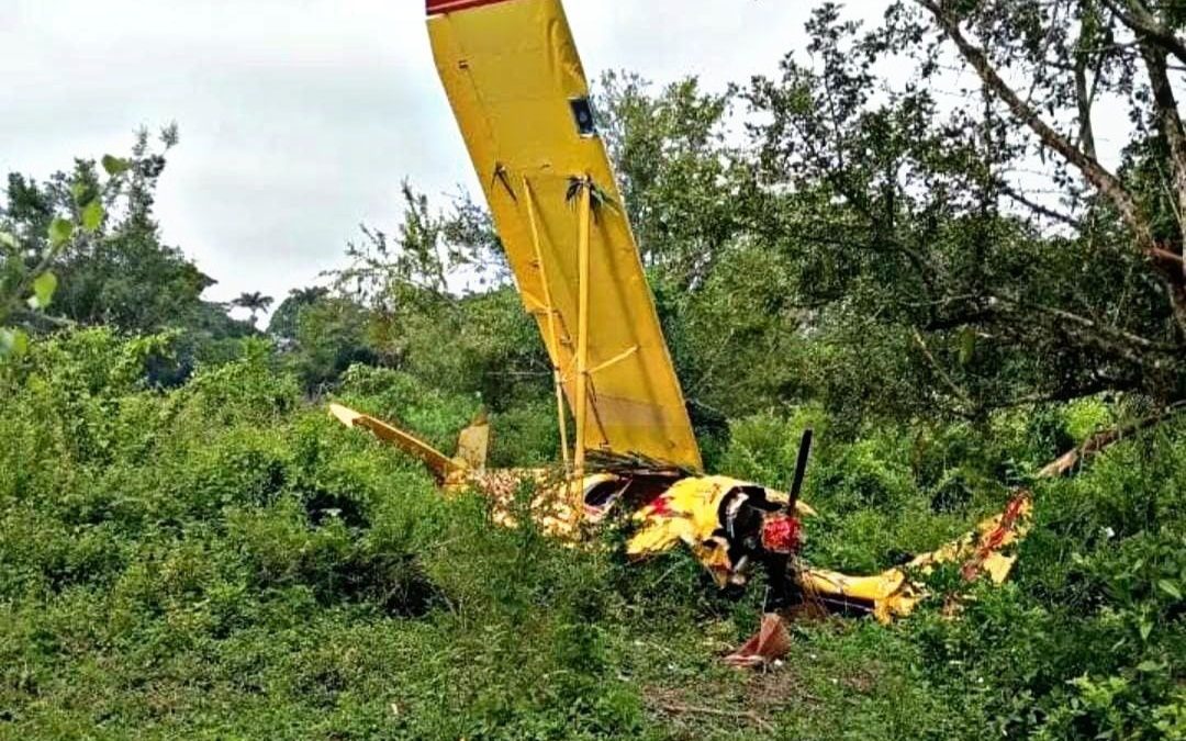 Se estrella avioneta en #Chacaltianguis; dos tripulantes resultan lesionados