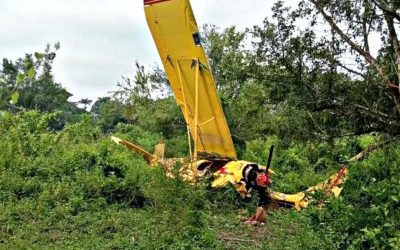 Se estrella avioneta en #Chacaltianguis; dos tripulantes resultan lesionados