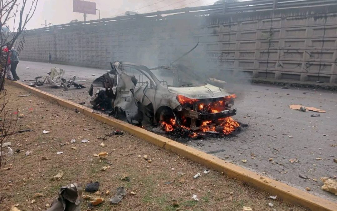 EXPLOTA AUTOMÓVIL CON PIROTECNIA EN #CDMX