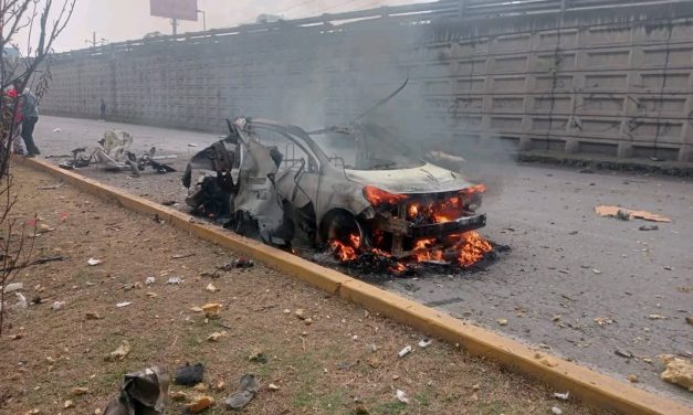 EXPLOTA AUTOMÓVIL CON PIROTECNIA EN #CDMX