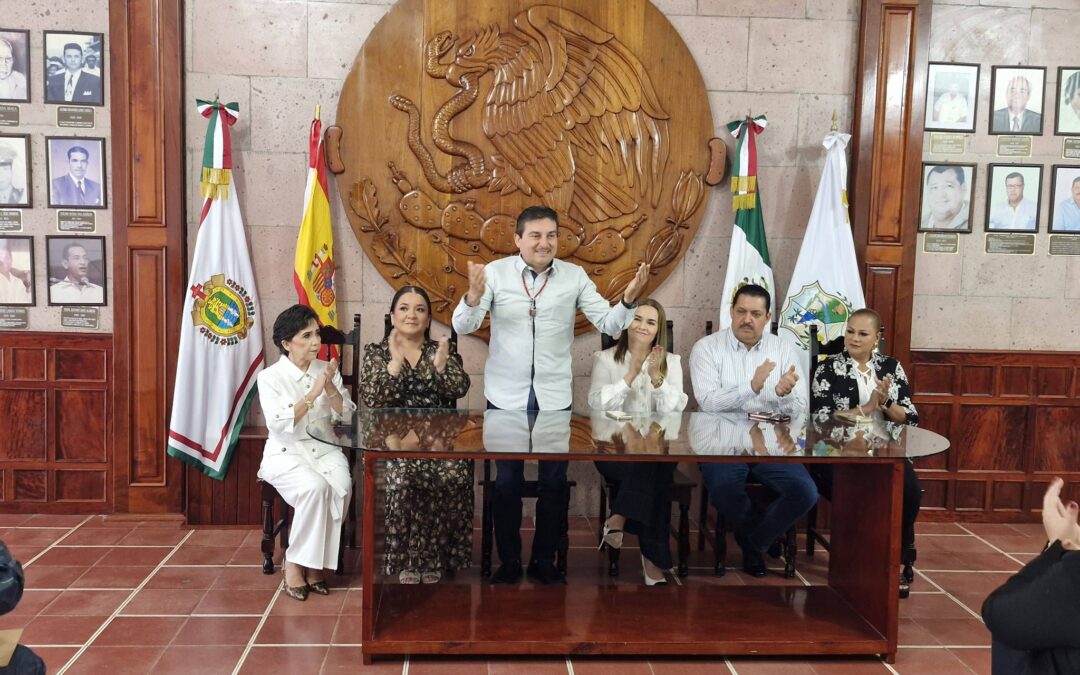 El día de hoy se llevó a cabo el primer acercamiento de trabajo con la administración municipal de la Alcaldesa Milen Cuevas Domínguez, con el objetivo de iniciar el diálogo y tomar acuerdos en el proceso de entrega–recepción de la administración.