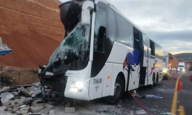 DOS PERSONAS MUERTAS Y DIEZ LESIONADAS EN ACCIDENTE EN LA 135D #OAXACA –#CUACNOPALAN