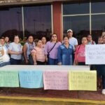 Tabajadores del Ayuntamiento de #AguaDulce toman Palacio Municipal por adeudos