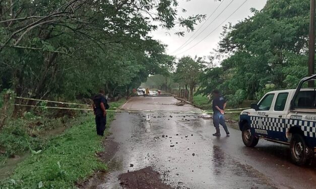 Fuertes lluvias incomunican zona serrana del sur de #Veracruz; puente Xochapa colapsa parcialmente.
