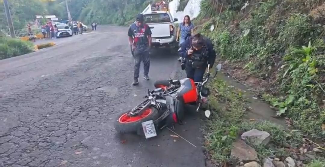 ROBAN MOTOCICLETA EN HUATUSCO; PRESUNTO RESPONSABLE HUYE ENTRE LA MALEZA.