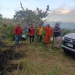 Protección Civil sofoca incendio de pastizal en la calle Tepetapan