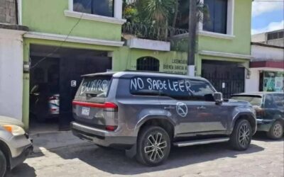 OBSTRUYE COCHERA Y SE LLEVA RECUERDITO!