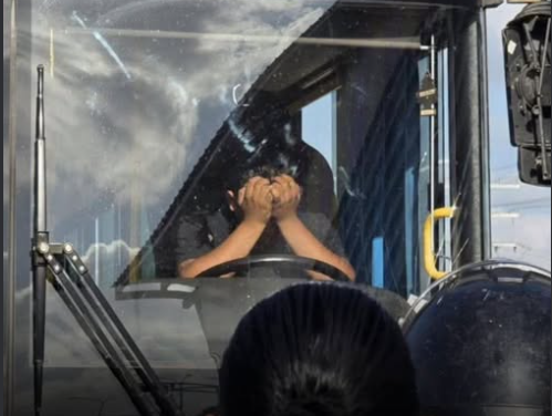 CON EL ALMA DESTROZADA, CONDUCTOR DE RUTA 106 ROMPE EN LLANTO