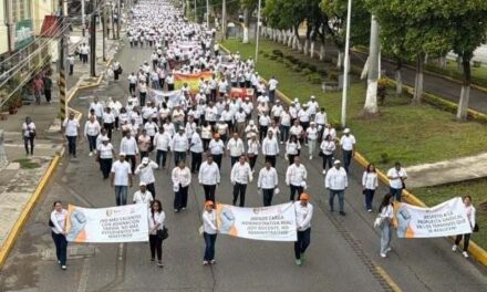 MARCHA DE MAESTROS DE LA SECCION 32 EN POZA RICA
