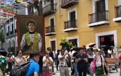HABITANTES DE NAOLINCO REALIZAN TRADICIONAL PEREGRINACIÓN A CATEDRAL DE VERACRUZ
