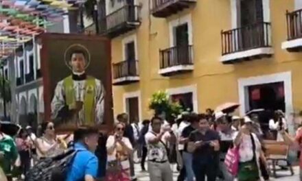 HABITANTES DE NAOLINCO REALIZAN TRADICIONAL PEREGRINACIÓN A CATEDRAL DE VERACRUZ