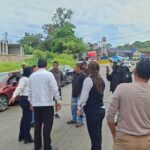 BLOQUEAN CARRETERA LAS TRANCAS-COATEPEC; VECINOS EXIGEN REHABILITACION DEL ACCESO VIAL