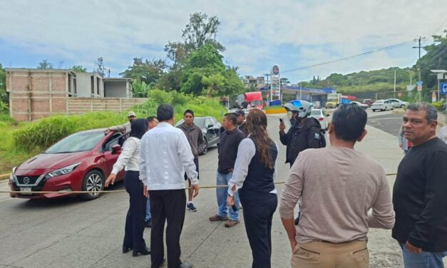 BLOQUEAN CARRETERA LAS TRANCAS-COATEPEC; VECINOS EXIGEN REHABILITACION DEL ACCESO VIAL