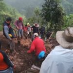 MUJER QUEDA SEPULTADA TRAS DERRUMBE EN SIERRA DE ZONGOLICAjer en su casa en la Sierra de Zongolica, Veracruz