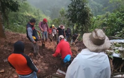 MUJER QUEDA SEPULTADA TRAS DERRUMBE EN SIERRA DE ZONGOLICAjer en su casa en la Sierra de Zongolica, Veracruz