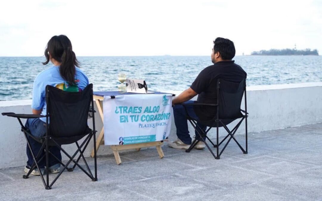 «CHARLAS DE BANQUETA»: LA INICIATIVA QUE LLEVA LA ESCUCHA DE LA SALUD MENTAL