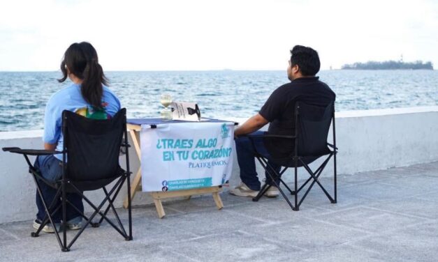«CHARLAS DE BANQUETA»: LA INICIATIVA QUE LLEVA LA ESCUCHA DE LA SALUD MENTAL