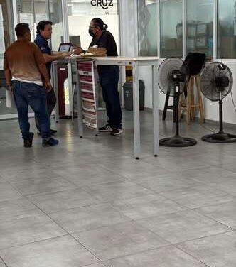 CONTRIBUYENTES QUE ACUDEN A LAS OFICINAS DE HACIENDA EN LA CIUDAD DE VERACRUZ SE QUEJAN DE LA FALTA DE CLIMAS, VENTILADORES Y EL TORTUGISMO EN LA ATENCIÓN AL PÚBLICO