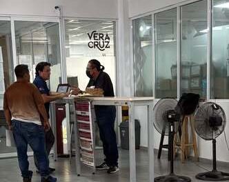CONTRIBUYENTES QUE ACUDEN A LAS OFICINAS DE HACIENDA EN LA CIUDAD DE VERACRUZ SE QUEJAN DE LA FALTA DE CLIMAS, VENTILADORES Y EL TORTUGISMO EN LA ATENCIÓN AL PÚBLICO