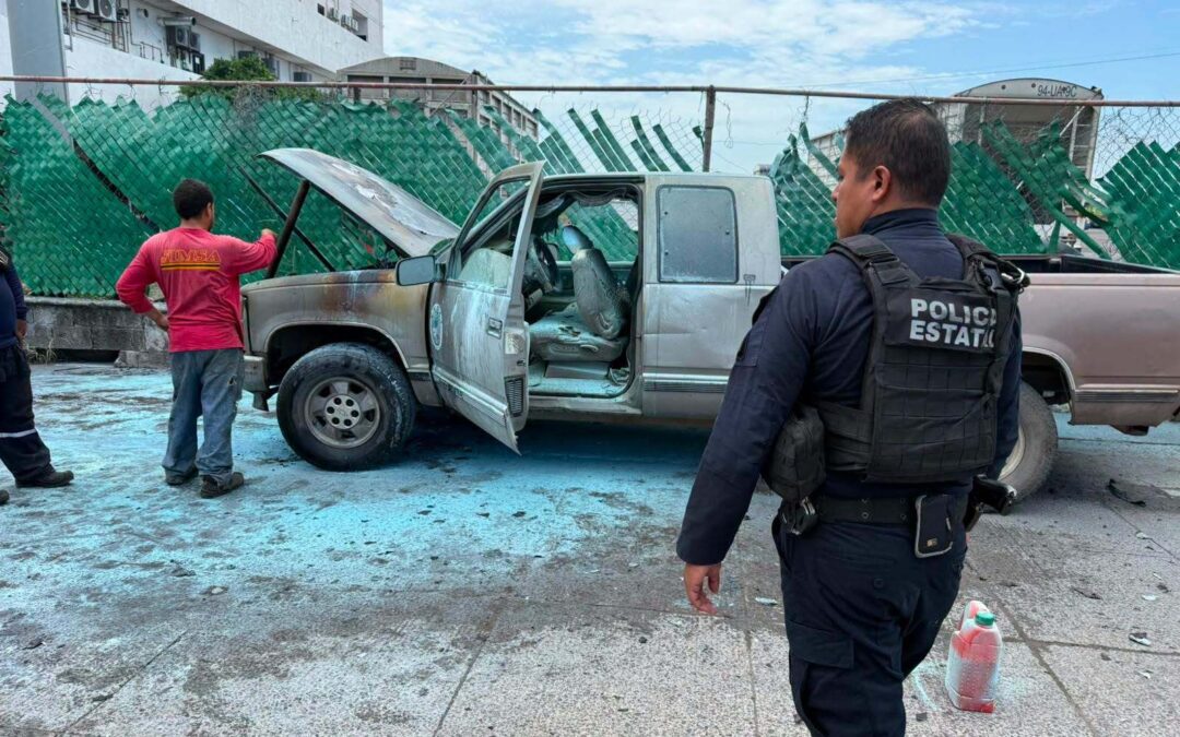 SE SALVA FAMILIA TRAS INCENDIARSE SU CAMIONETA