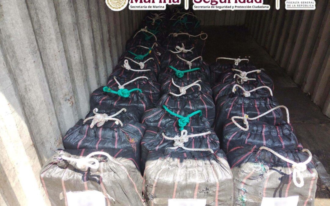 MARINA ASEGURA MÁS DE 1.6 TONELADAS DE PRESUNTA COCAÍNA EN UNA OPERACIÓN MARÍTIMA FRENTE A COSTAS DE MICHOACÁN