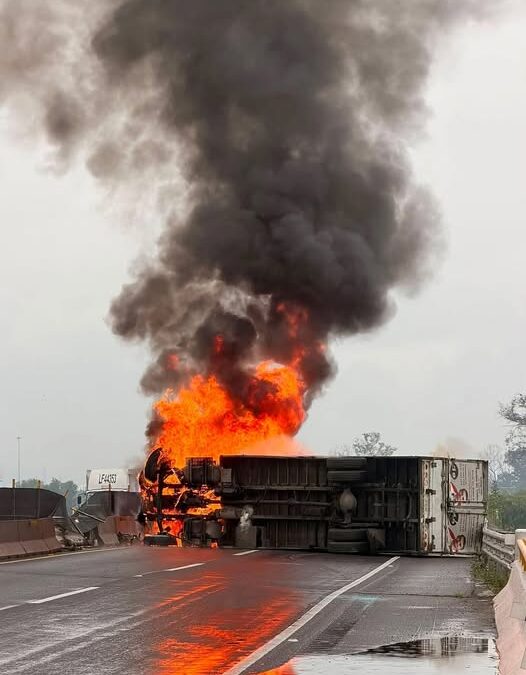 INCENDIO DE TRAILER EN EL CIRCUITO MEXIQUENSE