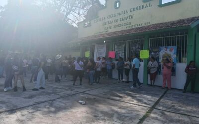 TOMAN PADRES DE FAMILIA LA SECUNDIARIA EMILIANO ZAPATA; EXIGEN CUENTAS DE CUOATAS ESCOLARES