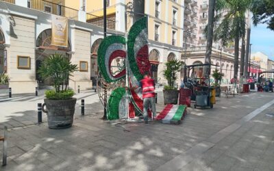 Inicia retiro de adornos patrios del centro histórico de Veracruz