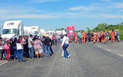 La circulación permanece cerrada en ambos sentidos de la autopista La Tinaja-Isla