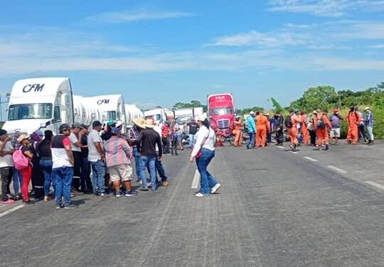 La circulación permanece cerrada en ambos sentidos de la autopista La Tinaja-Isla