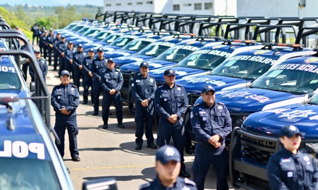 Rocío Nahle García entregó 68 patrullas y equipamiento a la Secretaría de Seguridad Pública