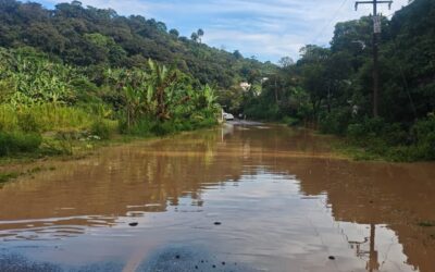 TRAS INTENSA LLUVIA, NO HAY PASO EN LA LAGUNA DE GUZMANTLA ADELANTE DE CALERIA