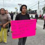 HABITANTES BLOQUEAN CARRETERA POZA RICA-COATZINTLA; EXIGEN RESTITUCIÓN DE RUTAS DE TRANSPORTE PÚBLICO