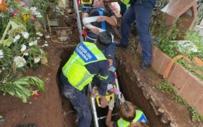 ¡TERMINA EN UNA TUMBA DURANTE UN FUNERAL! MUJER ES RESCATADA EN PANTEÓN DE CÓRDOBA