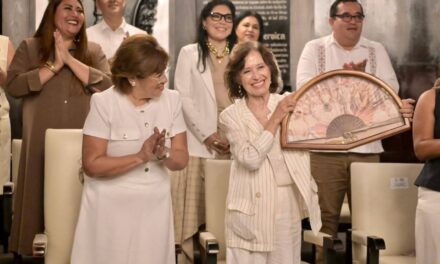 RECONOCE AYUNTAMIENTO DE VERACRUZ A LA ACTRIZ MARÍA ROJO COMO VISITANTE DISTINGUIDA