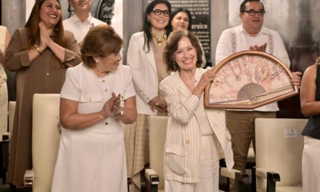 RECONOCE AYUNTAMIENTO DE VERACRUZ A LA ACTRIZ MARÍA ROJO COMO VISITANTE DISTINGUIDA