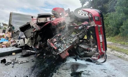 🚨MUERE CHOFER TRAS VOLCADURA DE TRÁILER EN #MALTRATA SOBRE LA UTOPISTA 150D.