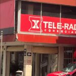 🚨 SE DESPRENDE PARTE DEL TECHADO DEL EDIFICIO DE TELERADIO COMERCIAL EN #SANANDRÉSTUXTLA Y CAE SOBRE UNA CAMIONETA