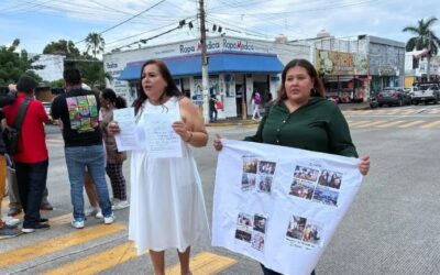 La mañana de este jueves madres y padres de niños con cáncer bloquearon la avenida 20 de noviembre.