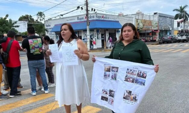 La mañana de este jueves madres y padres de niños con cáncer bloquearon la avenida 20 de noviembre.