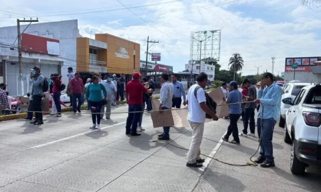 La mañana de este jueves fue bloqueada totalmente la avenida Díaz Mirón.