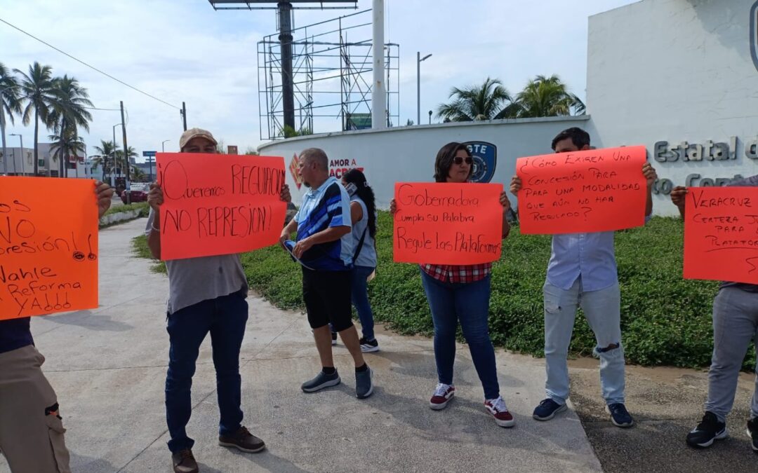 Conductores de aplicaciones se manifestaron la mañana de este jueves