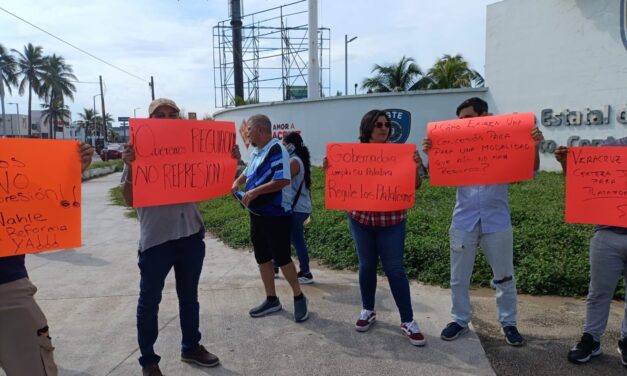 Conductores de aplicaciones se manifestaron la mañana de este jueves