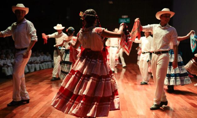 Marina fortalece las tradiciones mexicanas mediante intercambio cultural de Cadetes de la Heroica Escuela Naval Militar y universitarios